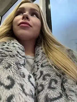 Snapshot of mur_girl chatting on 12-19-24, 12:45 mur girl online show from 12-19-24, 12:45