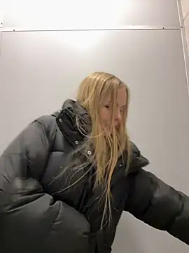 Snapshot of mur_girl chatting on 12-23-24, 01:03 mur girl online show from 12-23-24, 01:03