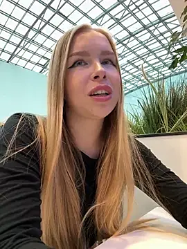 Snapshot of mur_girl chatting on 12-24-24, 09:50 mur girl online show from 12-24-24, 09:50