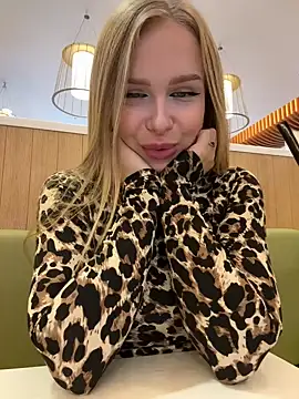 Snapshot of mur_girl chatting on 12-30-24, 09:37 mur girl online show from 12-30-24, 09:37