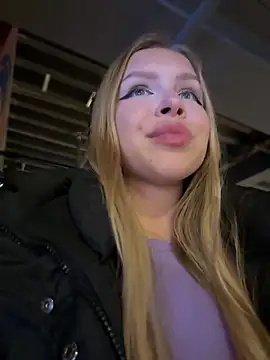 Snapshot of mur_girl chatting on 01-02-25, 11:20 mur girl online show from 01-02-25, 11:20