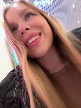 Snapshot of mur_girl chatting on 01-03-25, 02:51 mur girl online show from 01-03-25, 02:51