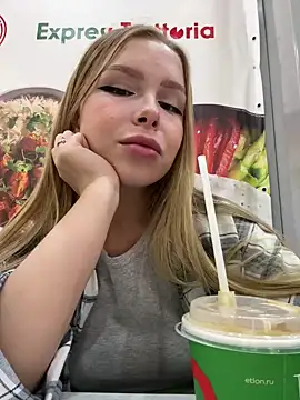 Snapshot of mur_girl chatting on 01-05-25, 11:15 mur girl online show from 01-05-25, 11:15