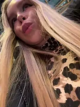 Snapshot of mur_girl chatting on 01-08-25, 01:52 mur girl online show from 01-08-25, 01:52