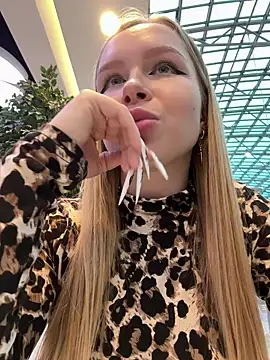 Snapshot of mur_girl chatting on 01-14-25, 11:10 mur girl online show from 01-14-25, 11:10