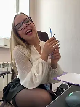 Snapshot of mur_girl chatting on 02-06-25, 11:21 mur girl online show from 02-06-25, 11:21