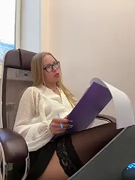 Snapshot of mur_girl chatting on 02-06-25, 02:26 mur girl online show from 02-06-25, 02:26