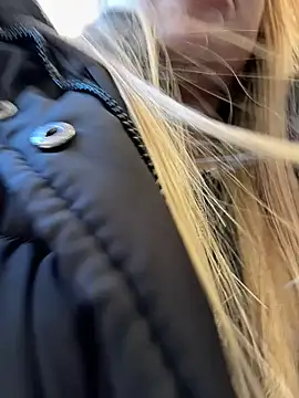 Snapshot of mur_girl chatting on 02-07-25, 01:01 mur girl online show from 02-07-25, 01:01