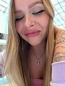 Snapshot of mur_girl chatting on 02-14-25, 01:08 mur girl online show from 02-14-25, 01:08