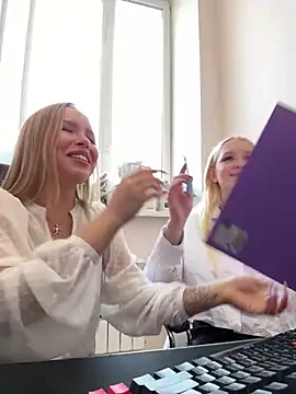 Snapshot of mur_girl chatting on 02-15-25, 08:33 mur girl online show from 02-15-25, 08:33