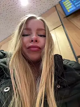 Snapshot of mur_girl chatting on 02-16-25, 08:43 mur girl online show from 02-16-25, 08:43