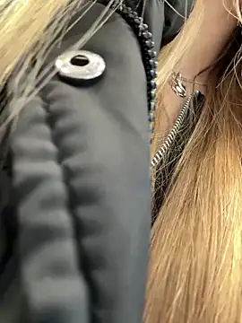 Snapshot of mur_girl chatting on 02-19-25, 08:22 mur girl online show from 02-19-25, 08:22