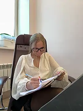 Snapshot of mur_girl chatting on 02-20-25, 02:24 mur girl online show from 02-20-25, 02:24