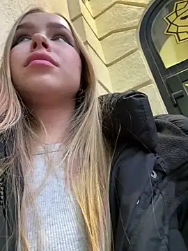 Snapshot of mur_girl chatting on 02-22-25, 02:41 mur girl online show from 02-22-25, 02:41