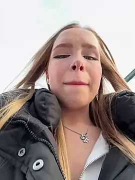 Snapshot of mur_girl chatting on 02-26-25, 02:14 mur girl online show from 02-26-25, 02:14