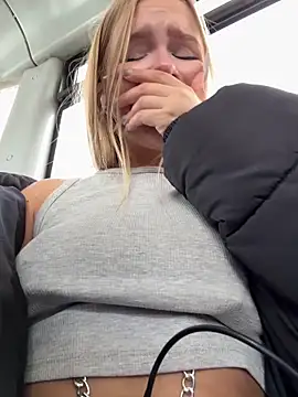 Snapshot of mur_girl chatting on 03-07-25, 10:24 mur girl online show from 03-07-25, 10:24