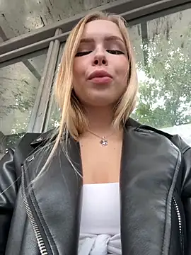 Snapshot of mur_girl chatting on 09-19-25, 11:55 mur girl online show from 09-19-25, 11:55