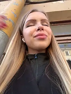 Snapshot of mur_girl chatting on 09-29-25, 12:10 mur girl online show from 09-29-25, 12:10