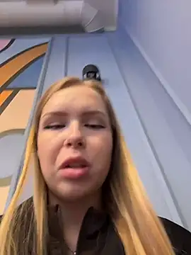 Snapshot of mur_girl chatting on 10-05-25, 12:14 mur girl online show from 10-05-25, 12:14