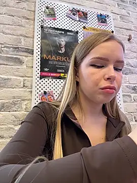 Snapshot of mur_girl chatting on 10-31-25, 09:43 mur girl online show from 10-31-25, 09:43