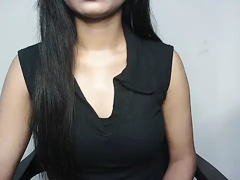 Snapshot of RIYAA_2 chatting on 10-08-25, 09:40 RIYAA 2 online show from 10-08-25, 09:40
