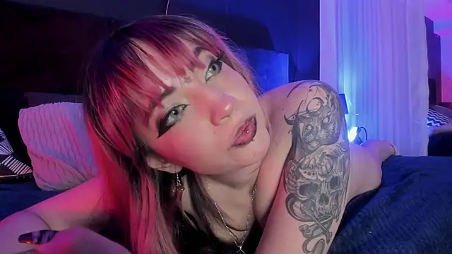 Snapshot of Aylen_darkmoor chatting on 02-28-25, 10:39 Aylen darkmoor online show from 02-28-25, 10:39