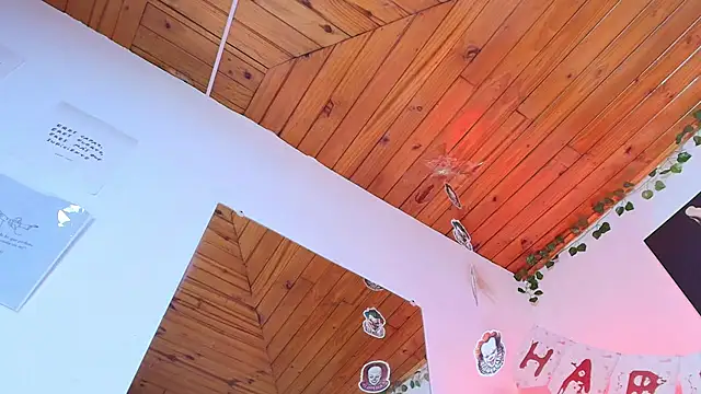 Snapshot of Naia_x chatting on 10-23-25, 08:18 Naia x online show from 10-23-25, 08:18