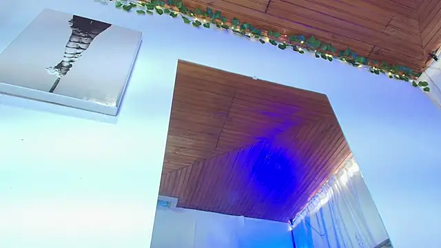 Snapshot of Naia_x chatting on 12-04-25, 08:17 Naia x online show from 12-04-25, 08:17