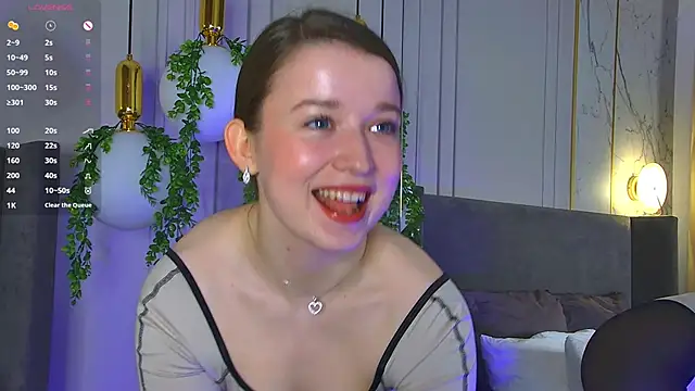 Snapshot of MichelleHaynes chatting on 02-28-25, 03:15 MichelleHaynes online show from 02-28-25, 03:15