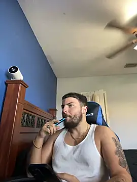 Snapshot of MasterKvn chatting on 01-09-25, 06:26 MasterKvn online show from 01-09-25, 06:26