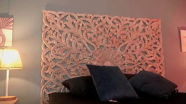 lupeebony online show from 10-31-25, 07:48