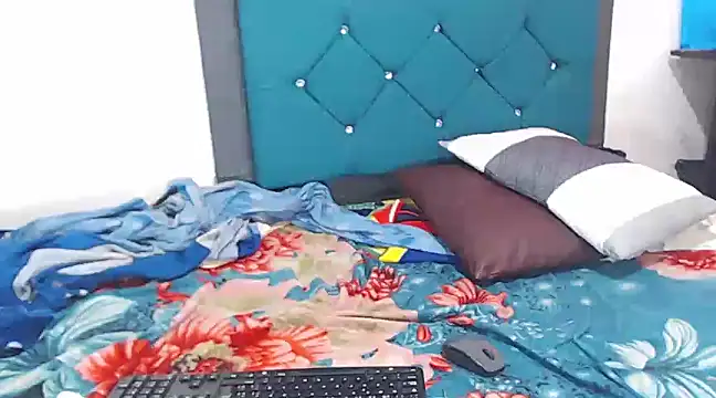 Snapshot of jaycolinss chatting on 02-17-25, 06:48 jaycolinss online show from 02-17-25, 06:48