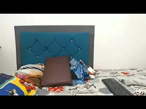 Snapshot of jaycolinss chatting on 02-26-25, 01:11 jaycolinss online show from 02-26-25, 01:11