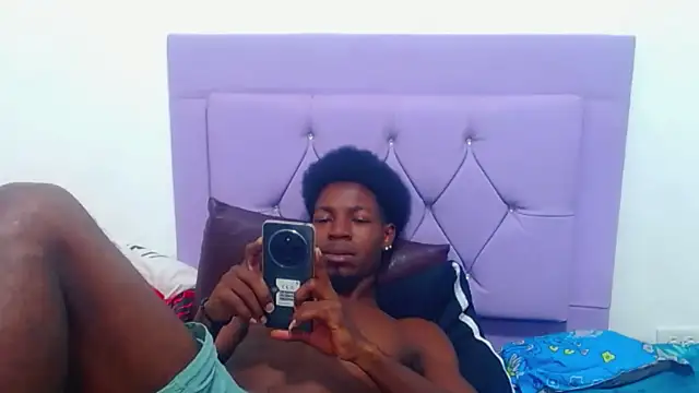 Snapshot of jaycolinss chatting on 09-20-25, 11:28 jaycolinss online show from 09-20-25, 11:28