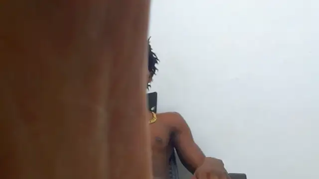 Snapshot of jaycolinss chatting on 10-01-25, 12:05 jaycolinss online show from 10-01-25, 12:05