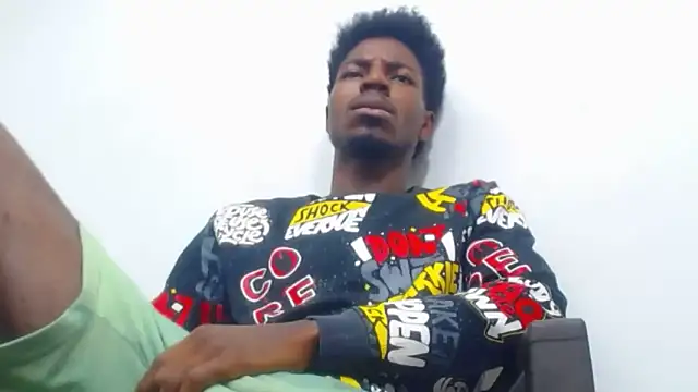 Snapshot of jaycolinss chatting on 10-13-25, 04:12 jaycolinss online show from 10-13-25, 04:12