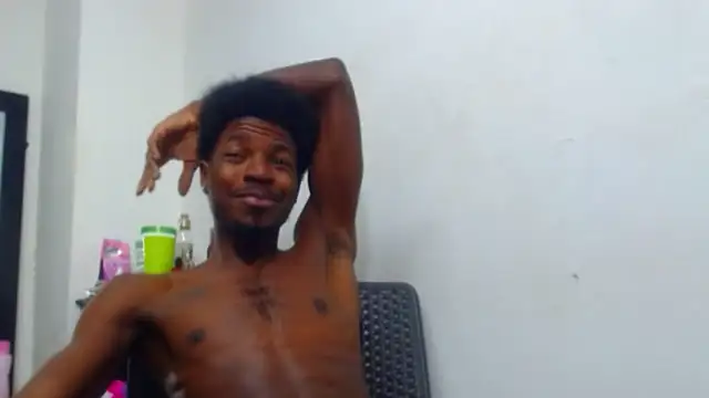 Snapshot of jaycolinss chatting on 10-17-25, 10:23 jaycolinss online show from 10-17-25, 10:23