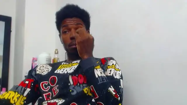 Snapshot of jaycolinss chatting on 10-18-25, 11:55 jaycolinss online show from 10-18-25, 11:55