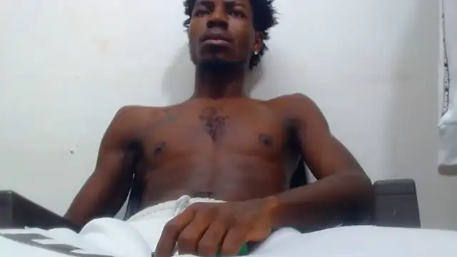 Snapshot of jaycolinss chatting on 10-24-25, 04:14 jaycolinss online show from 10-24-25, 04:14