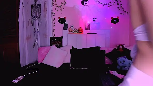 gabyye capprins online show from 10-29-25, 12:24