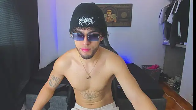 Snapshot of daddy_jhons chatting on 10-27-25, 04:44 daddy jhons online show from 10-27-25, 04:44