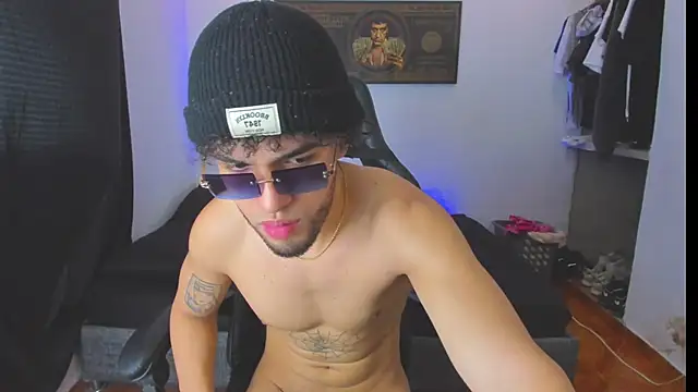 Snapshot of daddy_jhons chatting on 10-28-25, 04:31 daddy jhons online show from 10-28-25, 04:31