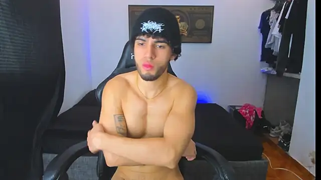 Snapshot of daddy_jhons chatting on 11-10-25, 04:17 daddy jhons online show from 11-10-25, 04:17