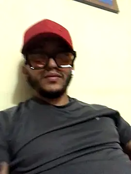 Snapshot of kmilo2405 chatting on 12-17-25, 10:49 kmilo2405 online show from 12-17-25, 10:49