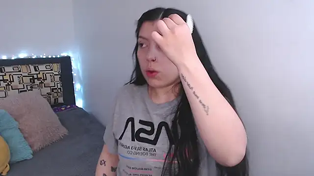 Snapshot of iam_emy chatting on 10-25-25, 11:29 iam emy online show from 10-25-25, 11:29