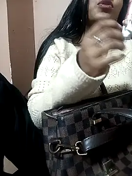 Snapshot of Sania-Love chatting on 01-04-25, 10:05 Sania-Love online show from 01-04-25, 10:05