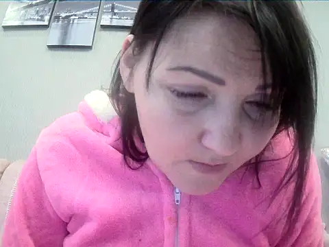 ClaireSunset online show from 05-17-26, 05:42