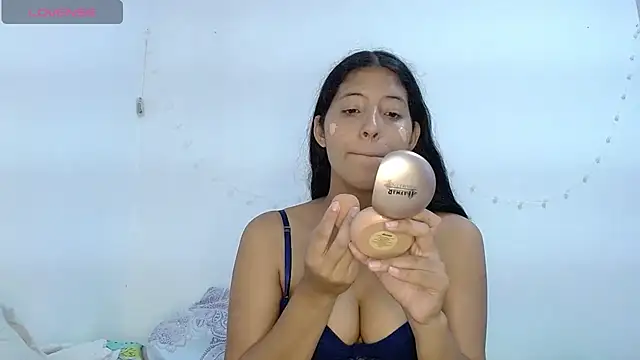 Snapshot of evaluna_horny_ chatting on 03-19-25, 08:22 evaluna horny online show from 03-19-25, 08:22