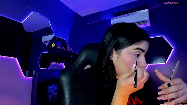 Belliinda 21 online show from 11-29-25, 06:44