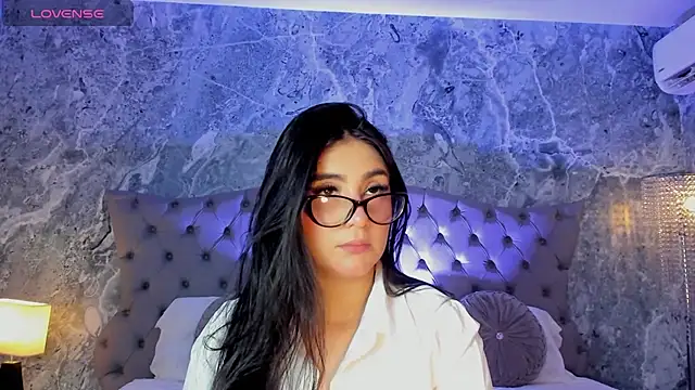 Snapshot of Belliinda_21 chatting on 07-28-26, 07:04 Belliinda 21 online show from 07-28-26, 07:04